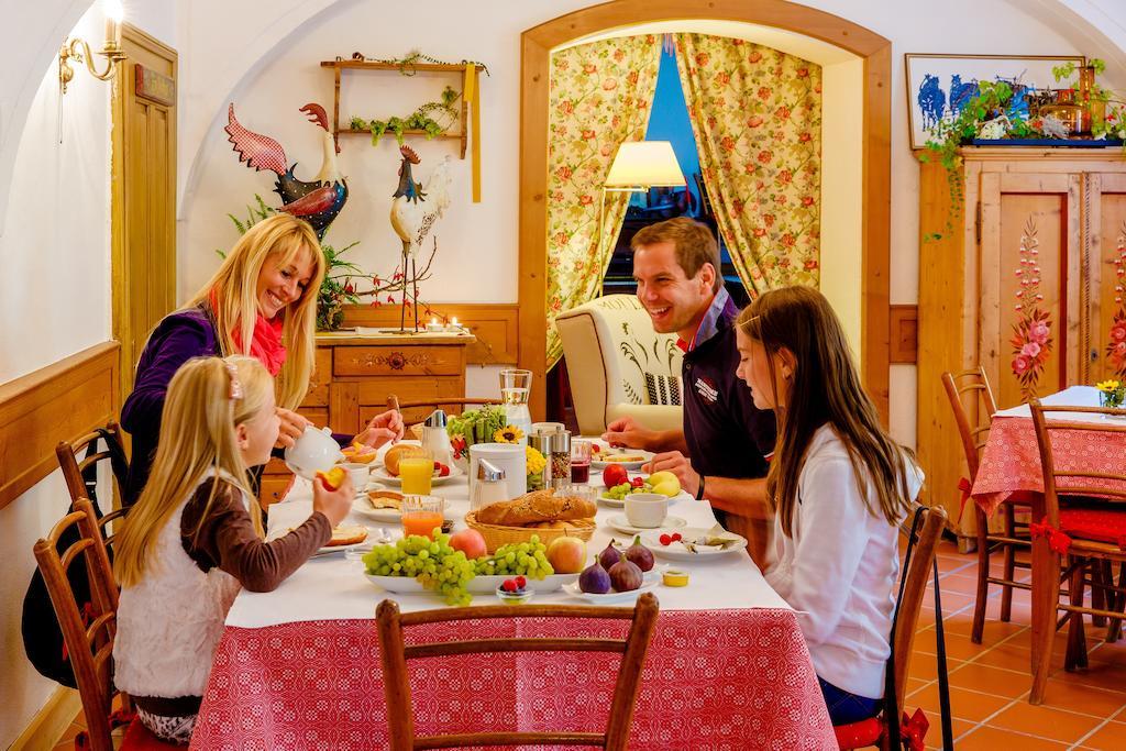 Weißkirchen in Steiermark Gasthof Braeuer - Familie Eibensteiner מראה חיצוני תמונה